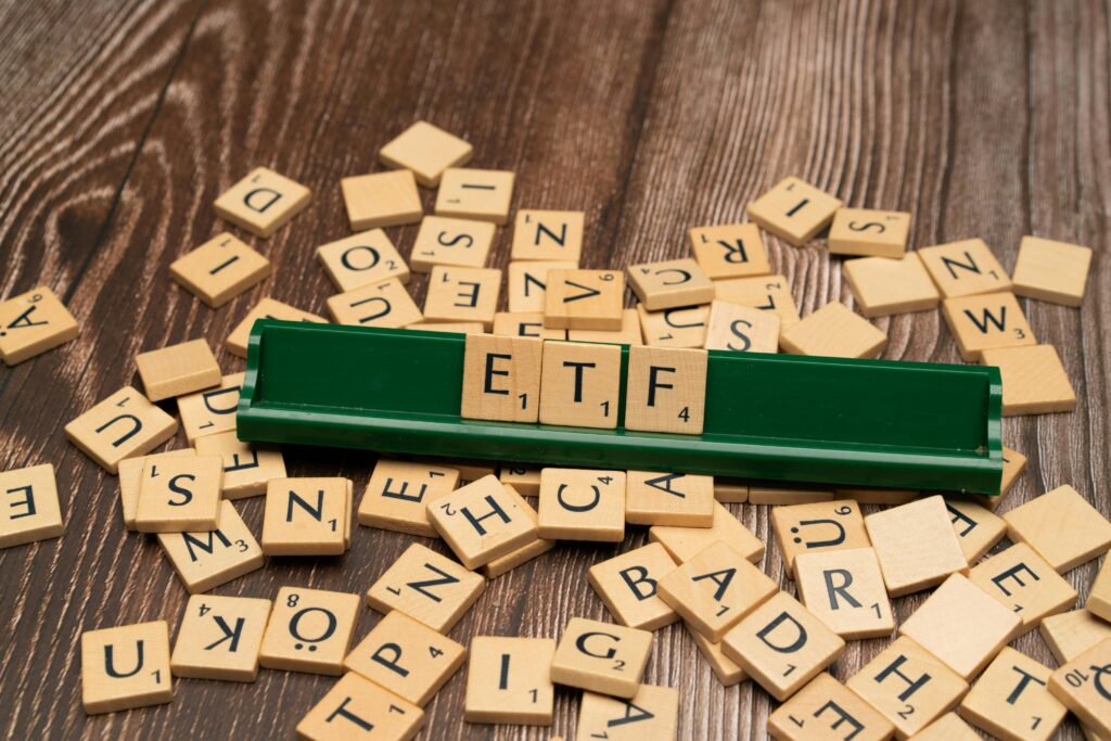Guia Atualizado para Investir em ETFs: Como Funciona, Vantagens, Riscos e Exemplos Práticos