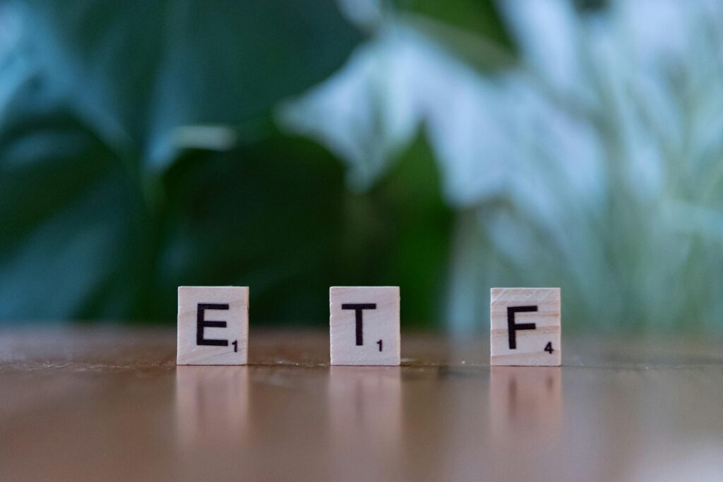ETFs de Defesa Disparam até 78% em 2025 com Tensão Geopolítica: Oportunidade ou Risco?