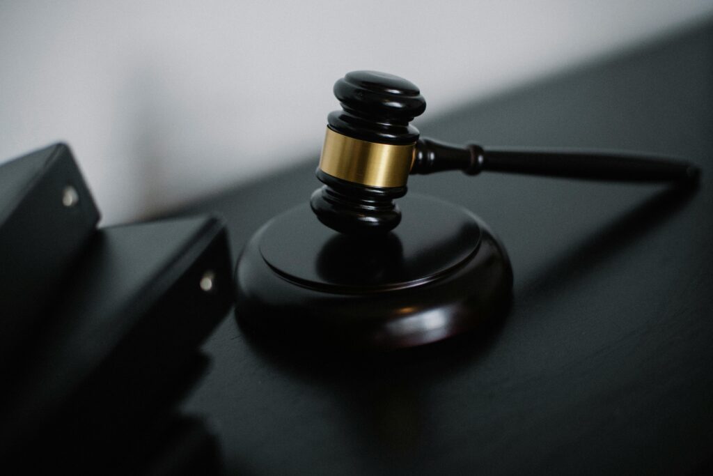 Advogado é multado por usar IA para enganar a Justiça: ChatGPT criou até leis falsas em petições