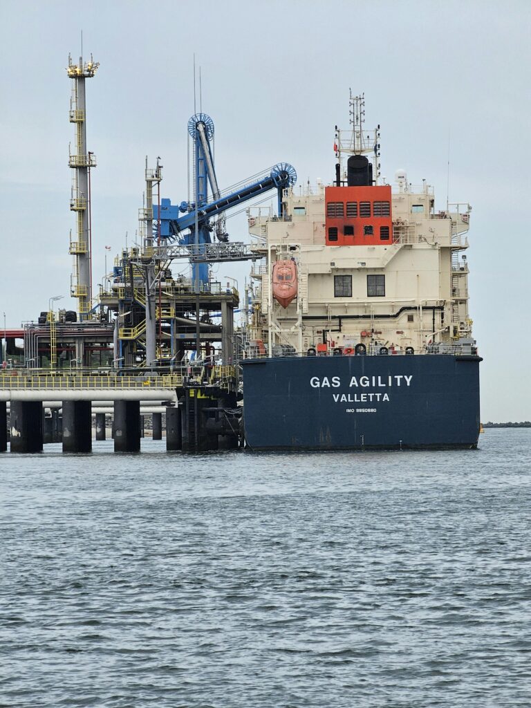 A Montanha-Russa do Petróleo: Da Calmaria ao Caos e o Desafio para os Traders