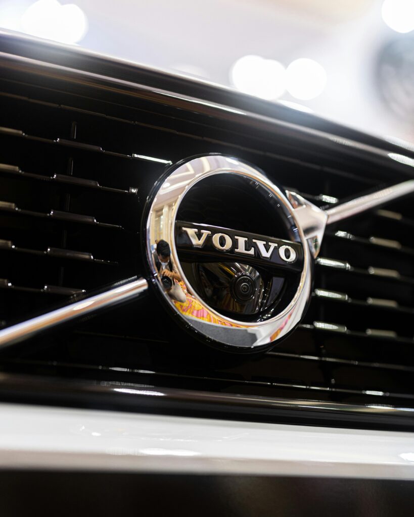 Volvo Anuncia Corte de Até 800 Postos de Trabalho nos EUA Devido a Impactos das Tarifas de Trump