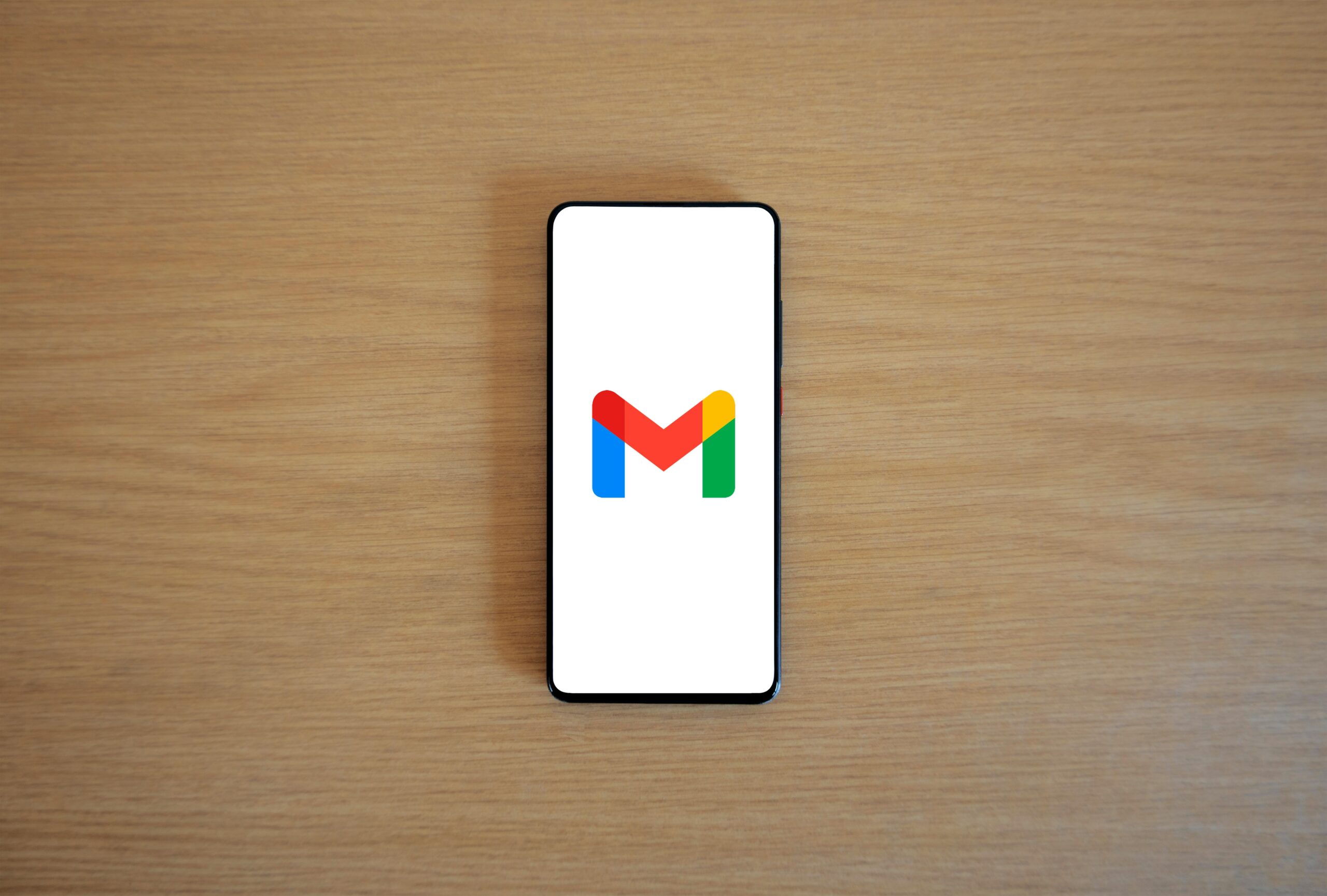 Nova Atualização do Gmail com Inteligência Artificial Revoluciona a Experiência do Usuário — Mas Coloca a Privacidade em Xeque