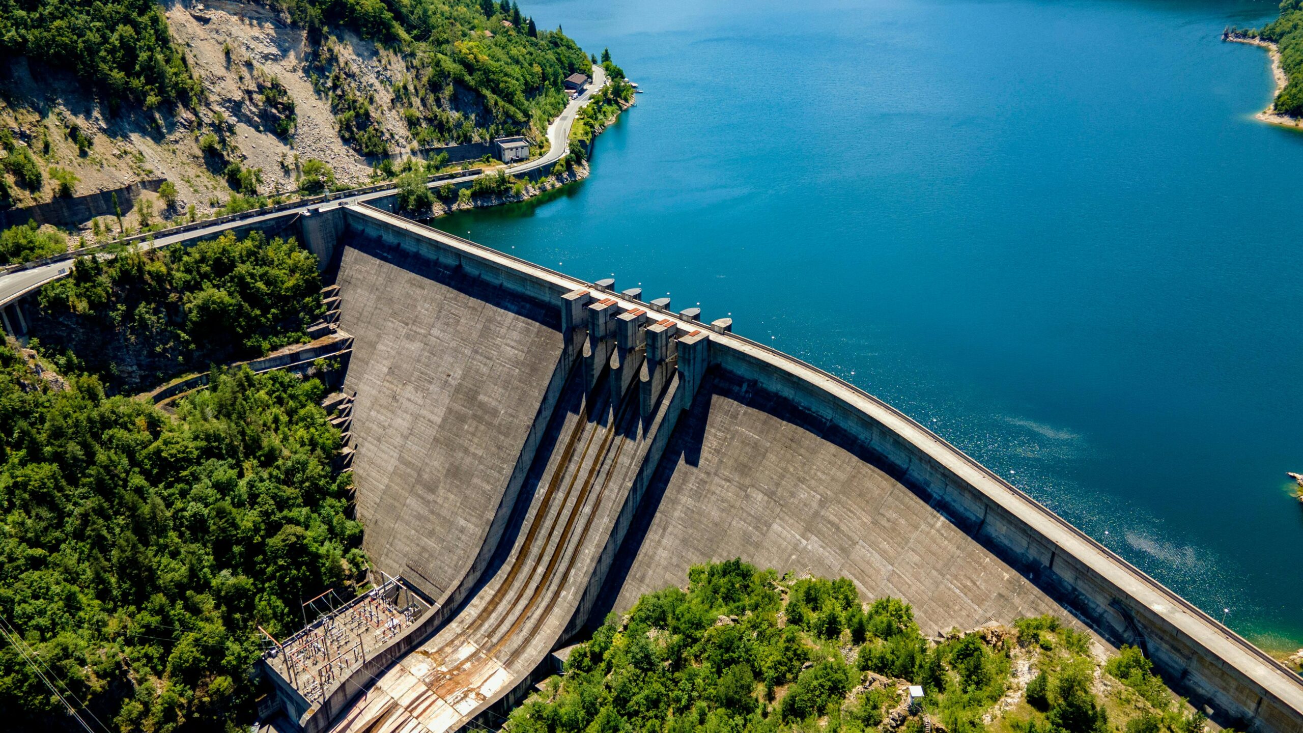 Como a Inteligência Artificial Está Revolucionando o Setor Elétrico no Brasil — Tendências, Benefícios e Desafios até 2030