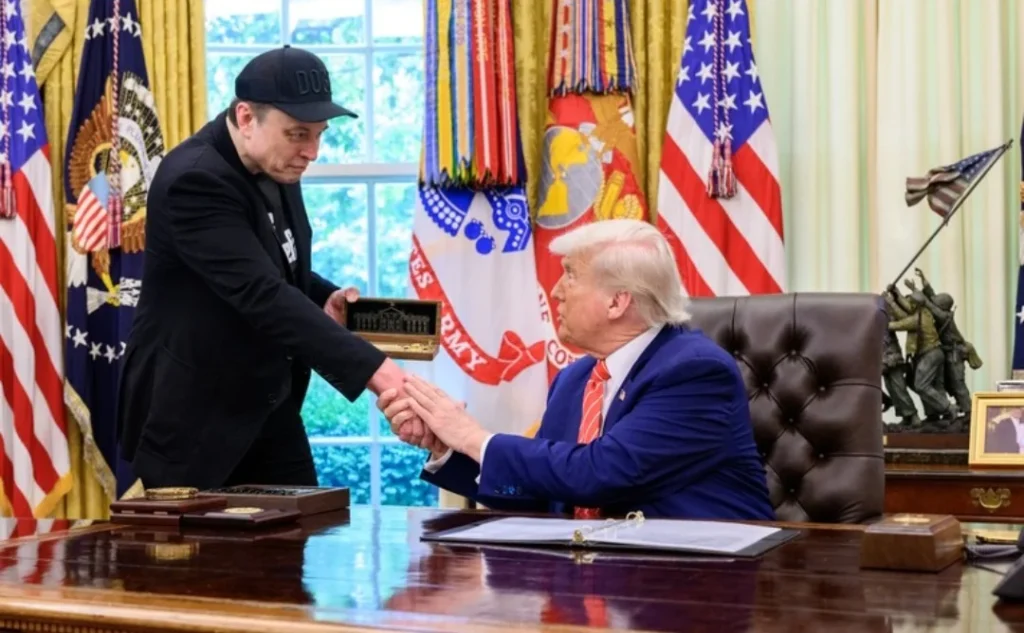 Elon Musk surpreende com olho roxo e se despede do governo Trump: o que está por trás do episódio?