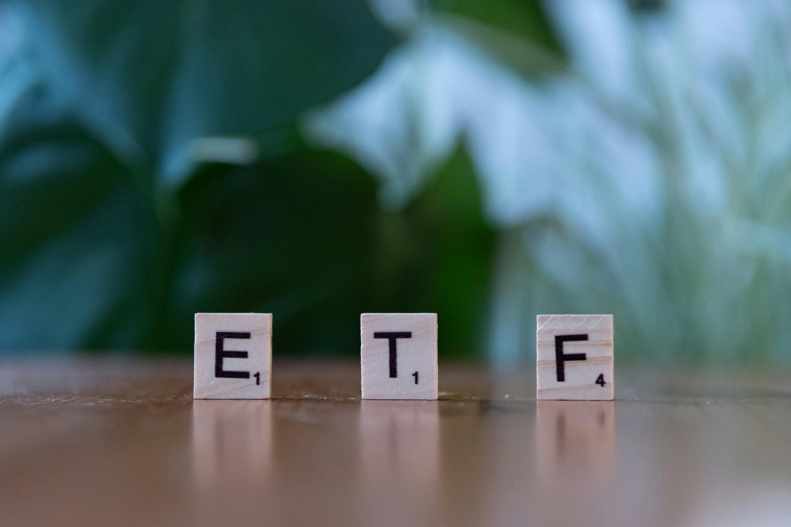 ETFs de Defesa Disparam até 78% em 2025 com Tensão Geopolítica: Oportunidade ou Risco?