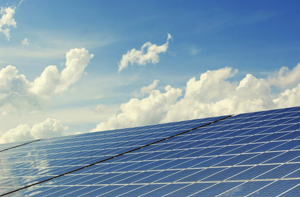 Energia Solar é o Futuro: Como Investir Agora e Lucrar com a Transição Energética no Brasil