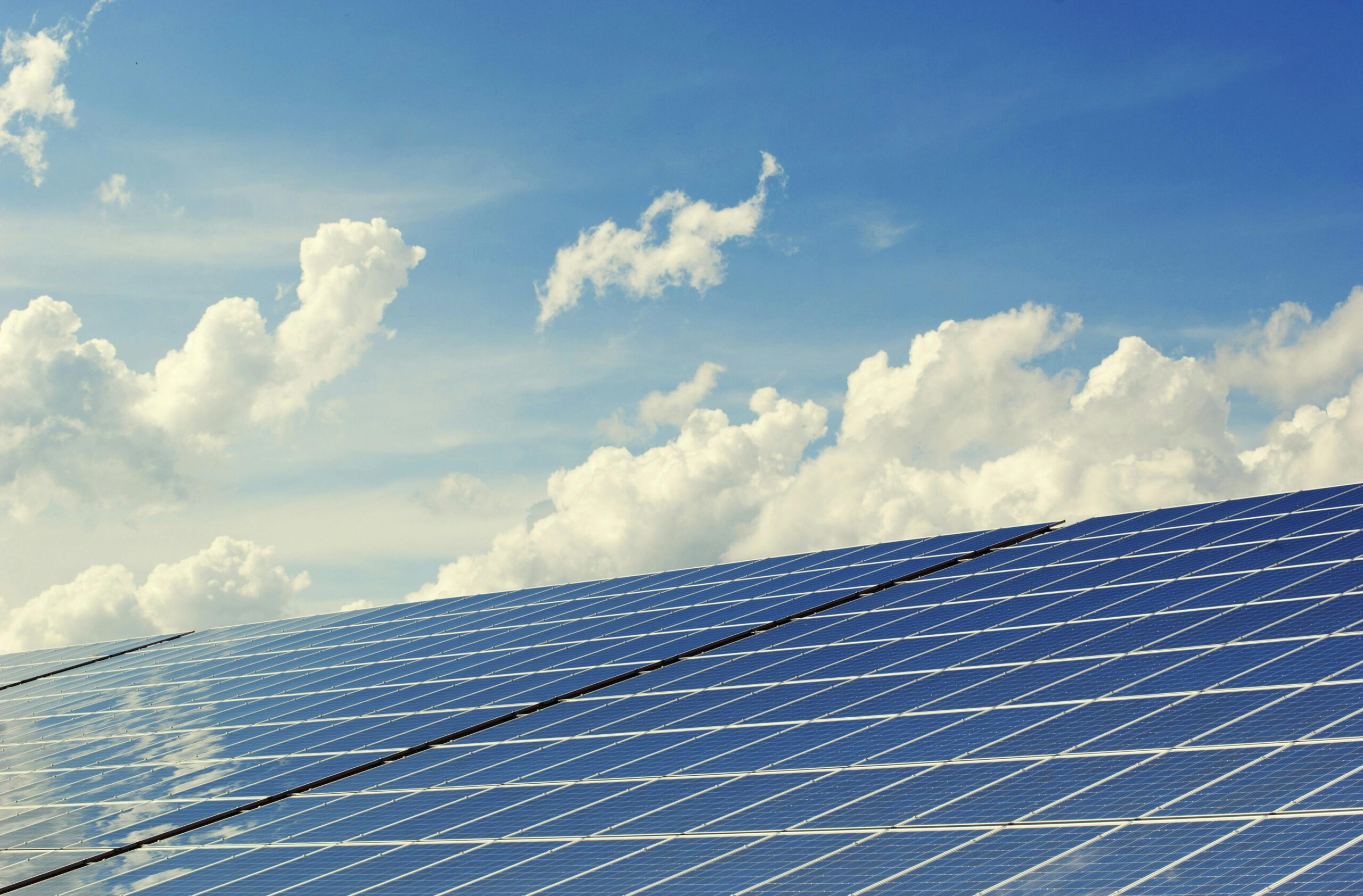 Energia Solar é o Futuro: Como Investir Agora e Lucrar com a Transição Energética no Brasil